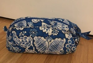 Cosmetic Bag, Travel , Plastic Lined. Vera Bradley Blue Lagoon Pattern - Picture 1 of 3