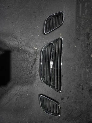 JUEGO PARRILLA DELANTERA SAAB 9-5 2002-2005 5337654 5336177 5336185 Foto 1 de 4