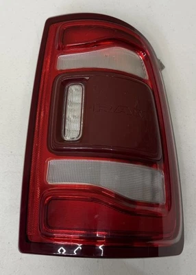 Dodge Ram 2500 3500 2019-2023 luz trasera OEM lado derecho LED con punto ciego lente roja Foto 1 de 4