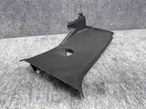TOYOTA TUNDRA 22-25 TRASERO DERECHO DERECHO C PILAR EMBELLECEDOR SUPERIOR CUBIERTA PANEL NEGRO OEM - Imagen 1 de 10