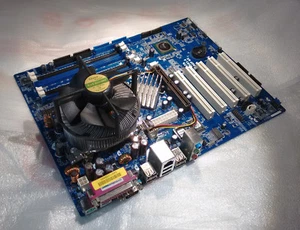 ASRock 775V88 [REV 1.01] + cpu + 1GB RAM  [socket LGA-775] motherboard - Bild 1 von 9