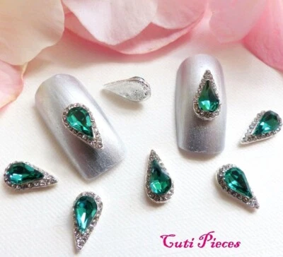 Arte en uñas 3D lágrima lanza esmeralda verde estrás marco plateado joya aleación gema Foto 1 de 4
