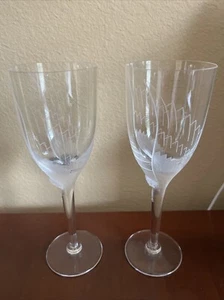 Set of 2 LALIQUE CRYSTAL ANGEL Frosted Crystal Champagne Flutes Signed Glasses - Picture 1 of 17