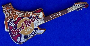 GUITARRA TOKIO SIBERIAN TIGER RED FENDER STRATOCASTER 1998 Hard Rock Café PIN - Imagen 1 de 1