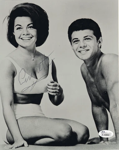 ANNETTE FUNICELLO HAND SIGNED 8x10 PHOTO      RARE    GREAT BEACH POSE       JSA Cover