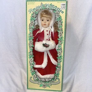 Le Cheri Colección Limitada Porcelana Navidad Muñeca Acebo - ¡Nueva! - Imagen 1 de 4