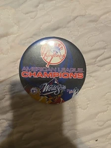  VINTAGE 90s New York Yankees Button Pin 1998 World Series Champions New - Picture 1 of 1