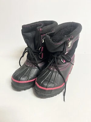 Botas de nieve Western Chief para niños con cordones negras y rosa intenso, resistentes al agua, talla 13 Foto 1 de 4