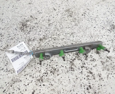 Riel de inyección de combustible Lexus ES300h 2017 17 con inyectores OEM Foto 1 de 3