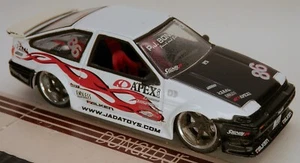 Jada Toyota Sprinter Trueno AE86 Blanco con Capucha Negra Street Racer Escala 1/64 - Imagen 1 de 2