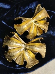 Delightful! Quality Vintage Textured GINKO? Gold Tone Leaf Unsigned Shoe Clips! - Picture 1 of 10
