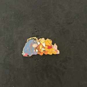 Disney Winnie the Pooh, Tigger, Eeyore & Piglet Star Gazing Pin - Picture 1 of 5