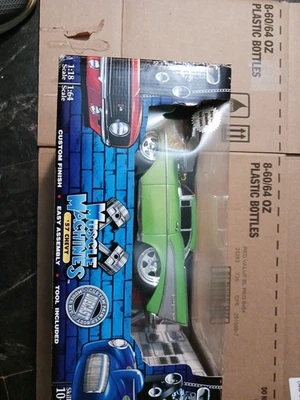 Máquinas musculares en caja. Solo 1:18. Escala. Chevy '57.  Bel Air. Build It  Foto 1 de 4