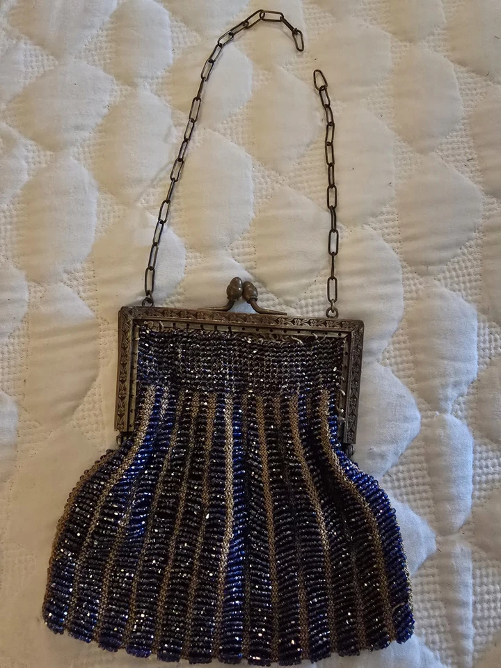 Cartera con cuentas de la década de 1920 con cadena de cierre de metal y bisagras sin marca necesita reparación Foto 1 de 4