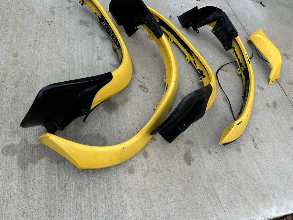 Juego de 5 piezas molduras de guardabarros delantero trasero Nissan Frontier 1998-2000 OEM Foto 1 de 4