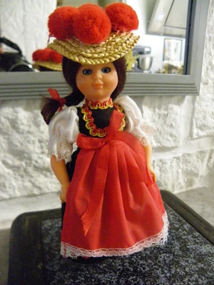 POUPEE FOLKLORIQUE TYROL YEUX PAPILLOTTENT 17 CM  T B ETAT - Photo 1/2