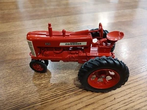 1/16 McCormick Farmall 450 w/Metal Rims & 3 Point Quick Hitch GUC - Picture 1 of 7