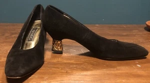 Vintage Pair Of J. Renee 8 1/2 Narrow Black Suede Pumps Gold Heel Shoes - Picture 1 of 13