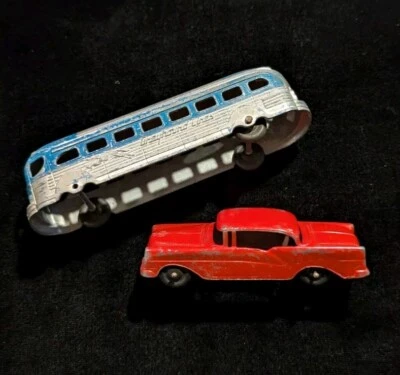 Autobús vintage Tootsie Toy rojo Oldsmobile 98 vacaciones y galgo Chicago IL EE. UU. Foto 1 de 4