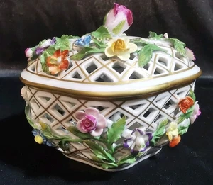 Deckeldose, Dresden Potschappel, Durchbruchdose, Blumen, 11,5cm, 725 - Bild 1 von 8
