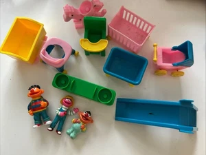 1991 Illco Sesamstraße Babys Puppenstubenzubehör Ernie Dawn Baby I21 - Bild 1 von 2