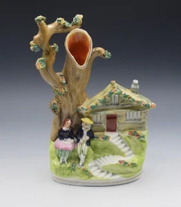 ANTIGUO JARRÓN GRANDE FIGURATIVO STAFFORDSHIRE PAREJA FRENTE A LA CASA 9" - Imagen 1 de 12