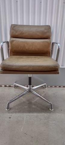 PAIR OF VINTAGE HERMAN MILLER EAMES LEATHER SOFT PAD GROUP OFFICE SIDE CHAIRS Cover
