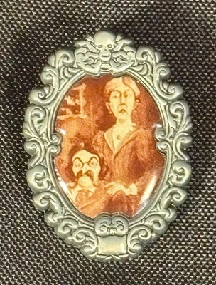 Pin Disneyland DCA WDW 2017 Mansão Assombrada Mistério Camafeu O Casal Brilha - Imagem 1 de 4