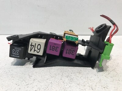 04-07 AUDI A8 QUATTRO PASAJERO DELANTERO INFERIOR RELÉ DE FUSIBLES CAJA SOPORTE TABLERO OEM Foto 1 de 4