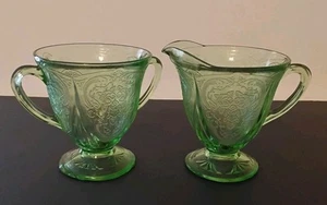 Vintage grün Glas Milchkännchen und Zuckerdose Set Royal Spitze Griffe Fuß ca. 4" - Bild 1 von 12