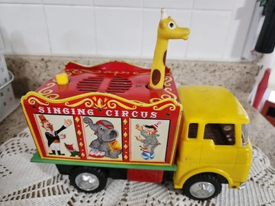 Оловянная игрушка Tomy Singing Circus грузовик с животными НЕ РАБОТАЕТ, но отличная графика - Изображение 1 из 4