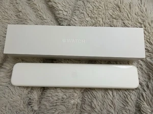 Apple Watch 7000 Series 42 mm - With Hard Plastic White Box And Accessories - Photo 1 sur 6