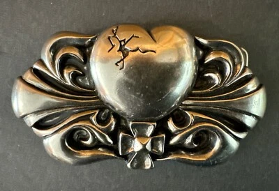 Hebilla de cinturón vintage plateada corazón agrietado lavado Hollywood con cruz 1,5" Foto 1 de 4