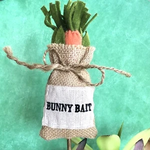 Conejito de Pascua cebo zanahorias bolsa de arpillera granja decoración de primavera 9” decoración de maceta para plantas - Imagen 1 de 6