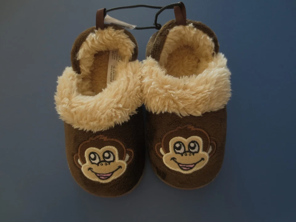 NUEVAS pantuflas para niños pequeños *5/6* (18-24 meses)* o niños talla 9/10 MONKEY marrón flecosas Foto 1 de 2