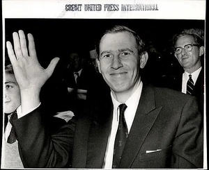 1962 Vintage UPI Photo visiting Track meet Boston Massachusetts Roger Bannister - Picture 1 of 2