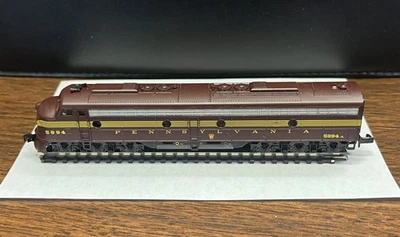 Life-Like #7171  N Scale Pennsylvania 5894 E8 Diesel Locomotive - Image 1 of 4