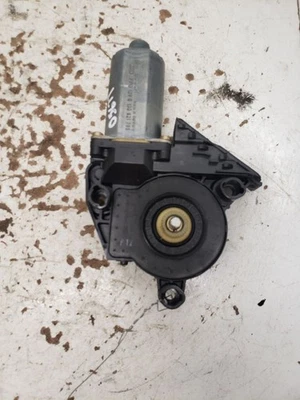 Motor de ventana delantera izquierda usado se adapta a: Audi A4 2002 delantero sdn l. delantero izquierdo grado A Foto 1 de 4