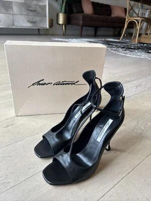 Brian Atwood 全新 带盒,黑色更健康吊带高跟鞋,T 带,尺寸 8.5 — 第 1/4 张图片