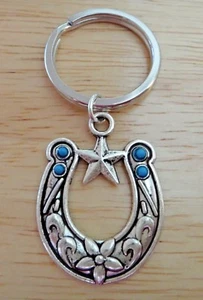 1 Llavero 1 Estaño Plata 35x27mm Herradura con Cuentas Azules y Estrella en 25mm - Imagen 1 de 3