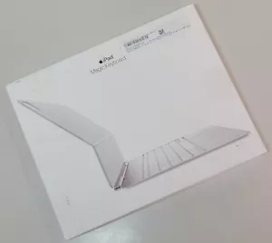 OPEN BOX - Apple Magic Keyboard Case iPad Pro 13-inch M4 - White A2974 MWR43LL/A - Picture 1 of 6