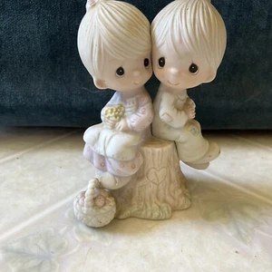 Precious Moments E1376 Love One Another Vintage Signed Girl & Boy On Stump - Picture 1 of 5