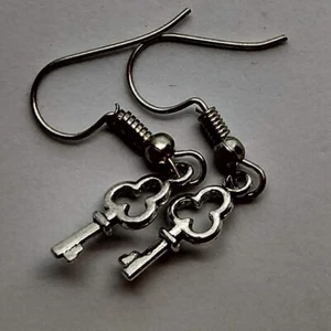 Key earrings dangle lightweight - Picture 1 of 2