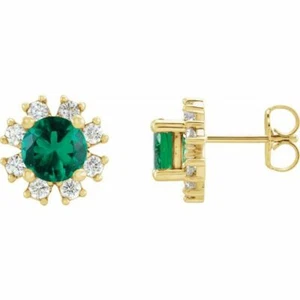 Pendientes de diamantes de esmeralda y 1/4 CTW creados por Chatham® en oro amarillo de 14 K - Imagen 1 de 2