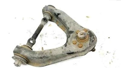 Brazo de control superior derecho delantero Nissan Pickup 1986-1997 Foto 1 de 3