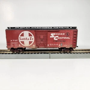Athearn HO WEATHERED 41' Santa Fe ATSF 16987 Shock Control Schiebetür Kastenwagen - Bild 1 von 6