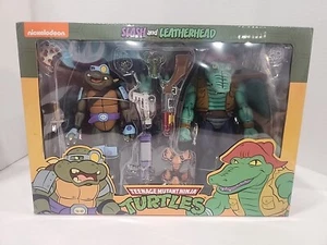 Juego de 2 figuras de acción NECA TMNT Teenage Mutant Ninja Turtles & Slash Leatherhead - Imagen 1 de 11