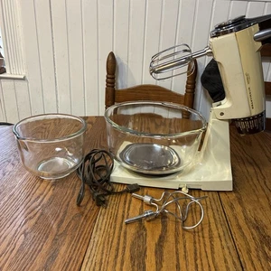 Vintage 1970s Sunbeam Mixmaster, 12-speed Stand Mixer,Beige/Gold, - Picture 1 of 9