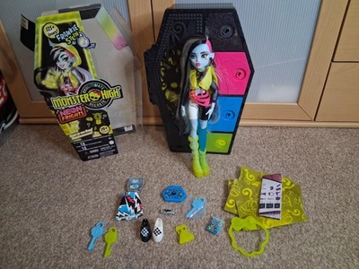 Monster High G3 Skulltimate Secrets Neon Frights Frankie Stein Doll - Image 1 of 4