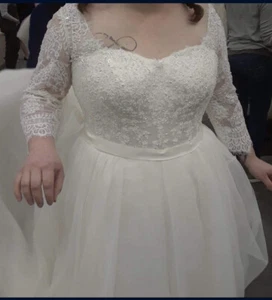 Davids Bridal Wedding Dress - Picture 1 of 3